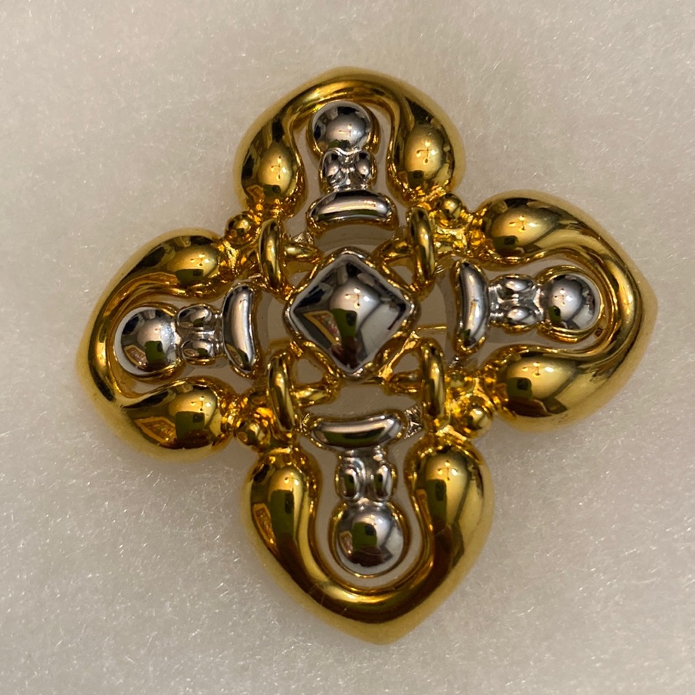 Pretty gold and silver tone 1 7/8” 4-point brooch